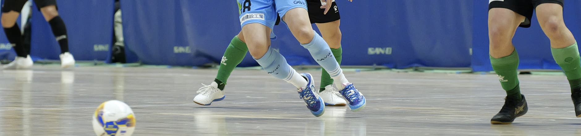 サッカー中の足元